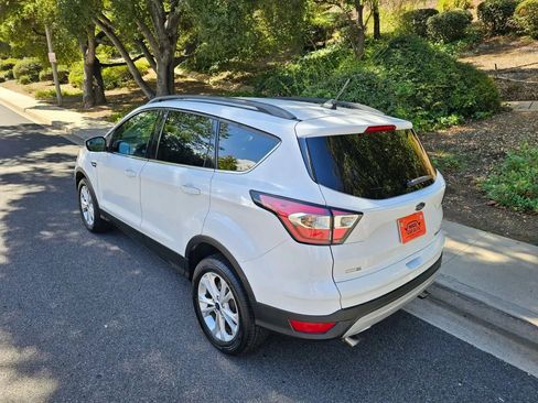 Used 2018 Ford Escape SE w/ SE Sync 3 Package AWD/4WD image 6