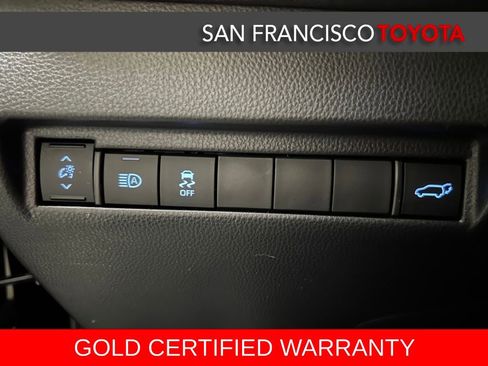 Certified 2022 Toyota Venza LE image 36