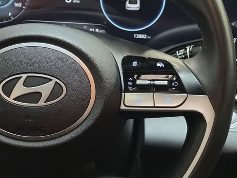Used 2025 Hyundai Elantra SEL FWD image 16