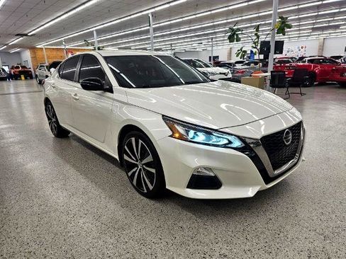 Used 2020 Nissan Altima 2.5 SR image 3