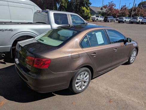 Used 2012 Volkswagen Jetta SE FWD image 7
