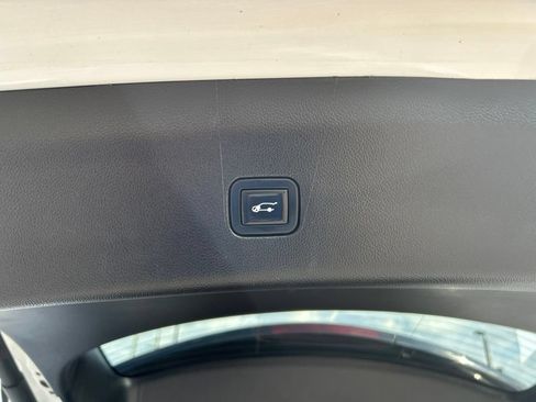 Used 2021 Buick Enclave Essence FWD image 43