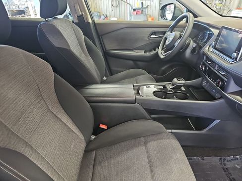 Used 2023 Nissan Rogue SV image 10