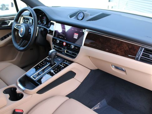 New 2026 Porsche Macan image 26