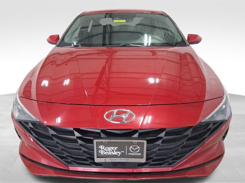 Used 2023 Hyundai Elantra SEL w/ Convenience Package FWD image 2