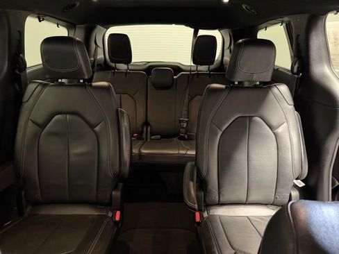 Used 2020 Chrysler Pacifica Touring-L AWD/4WD image 19