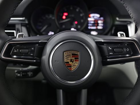 Used 2026 Porsche Macan AWD/4WD image 35