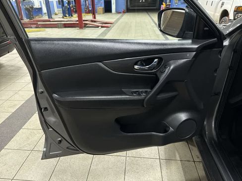 Used 2020 Nissan Rogue SV image 29