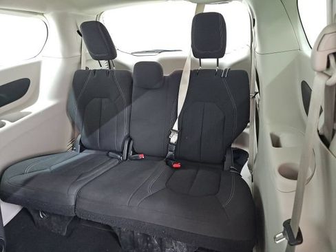 Used 2023 Chrysler Voyager LX FWD image 4