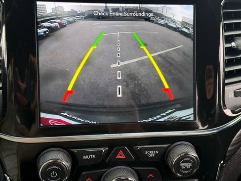 Used 2022 Jeep Grand Cherokee Laredo X image 16