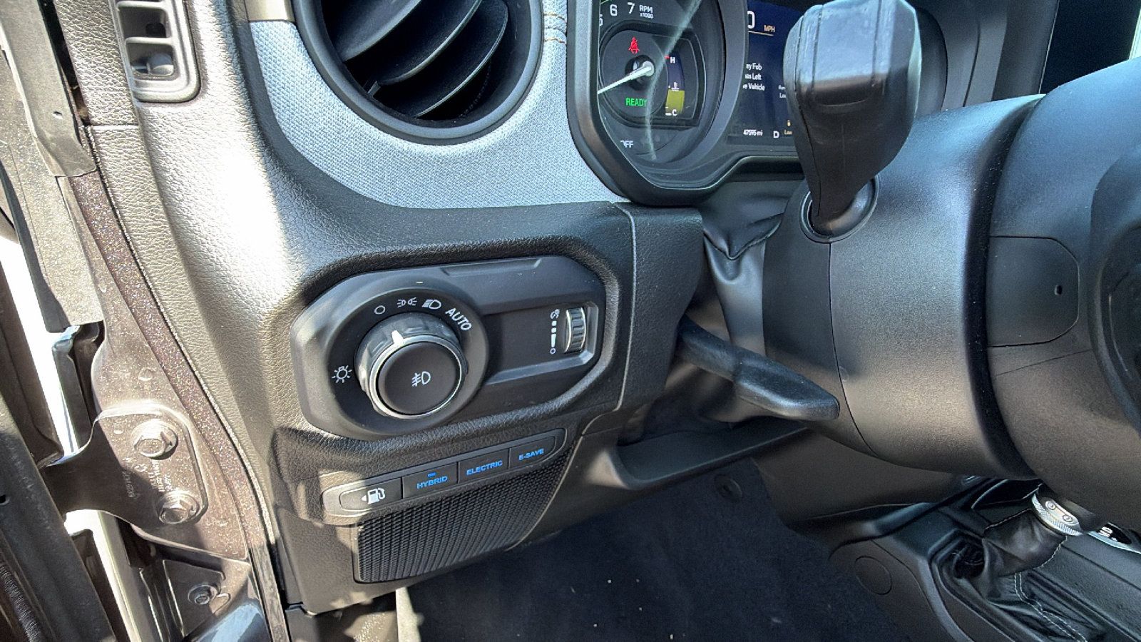 Used 2024 Jeep Wrangler Unlimited AWD/4WD image 25