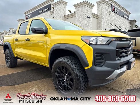 Used 2023 Chevrolet Colorado Trail Boss w/ Technology Package AWD/4WD image 1
