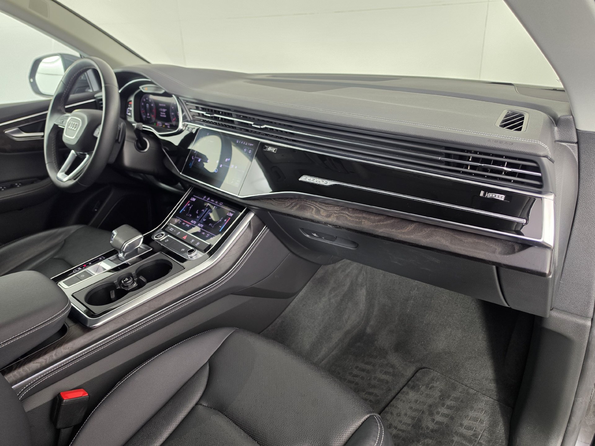 Certified 2023 Audi Q8 Premium Plus w/ Premium Plus Package AWD/4WD image 34