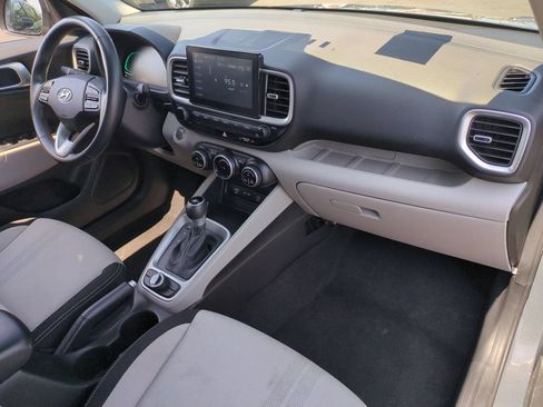 Used 2025 Hyundai Venue SEL FWD image 32