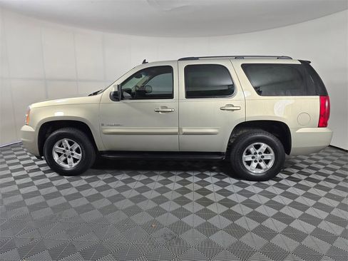 Used 2008 GMC Yukon SLE w/ Exterior Appearance Package image 4
