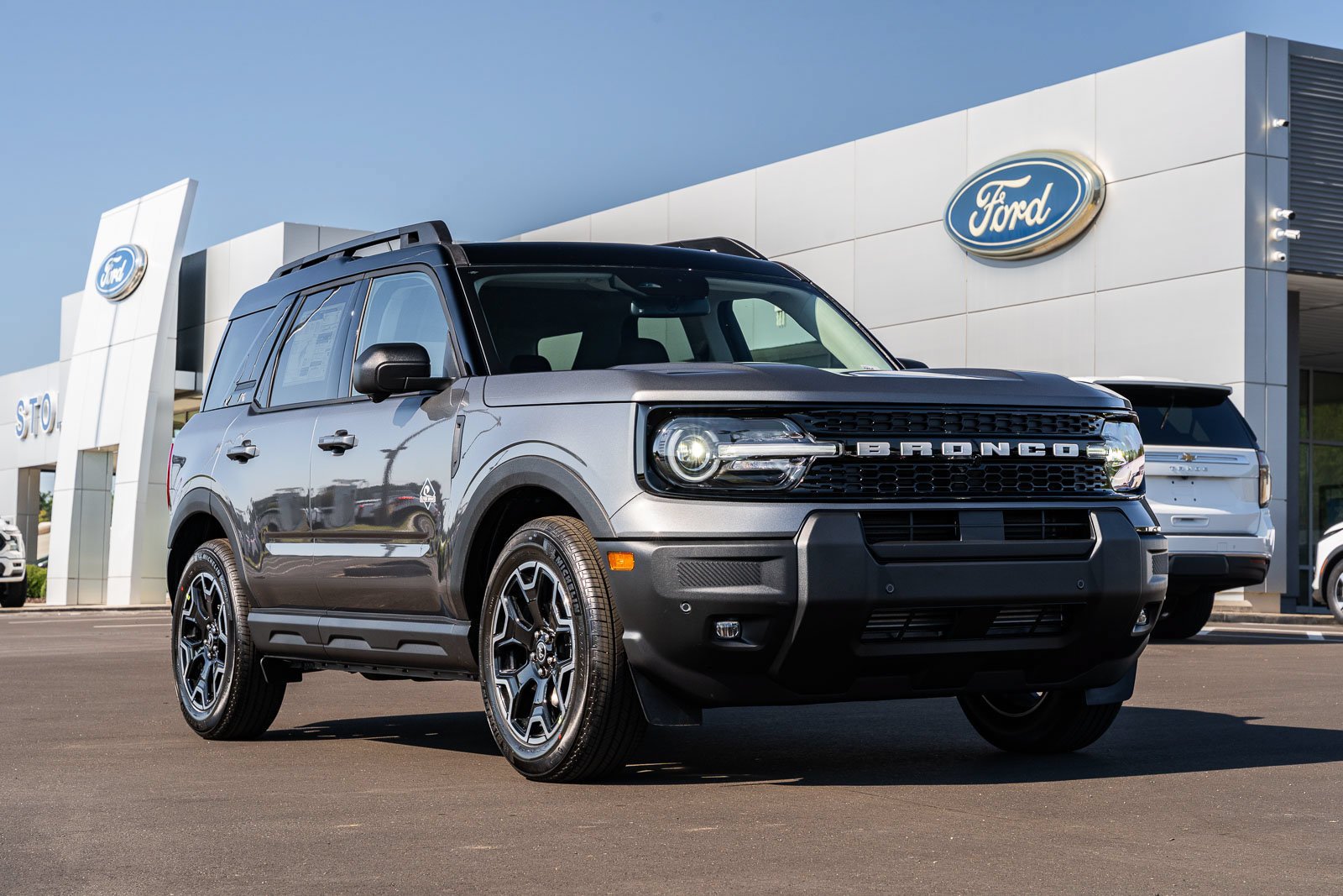 New 2026 Ford Bronco Sport Outer Banks w/ Outer Banks Tech Package+ AWD/4WD image 1