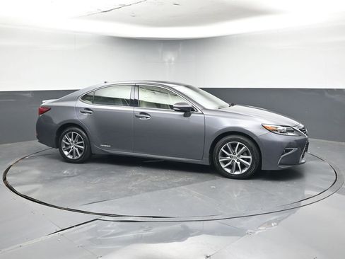 Used 2017 Lexus ES 300h image 6