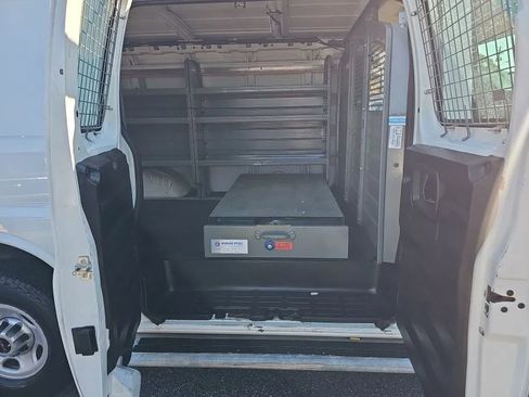 Used 2014 GMC Savana 2500 image 21