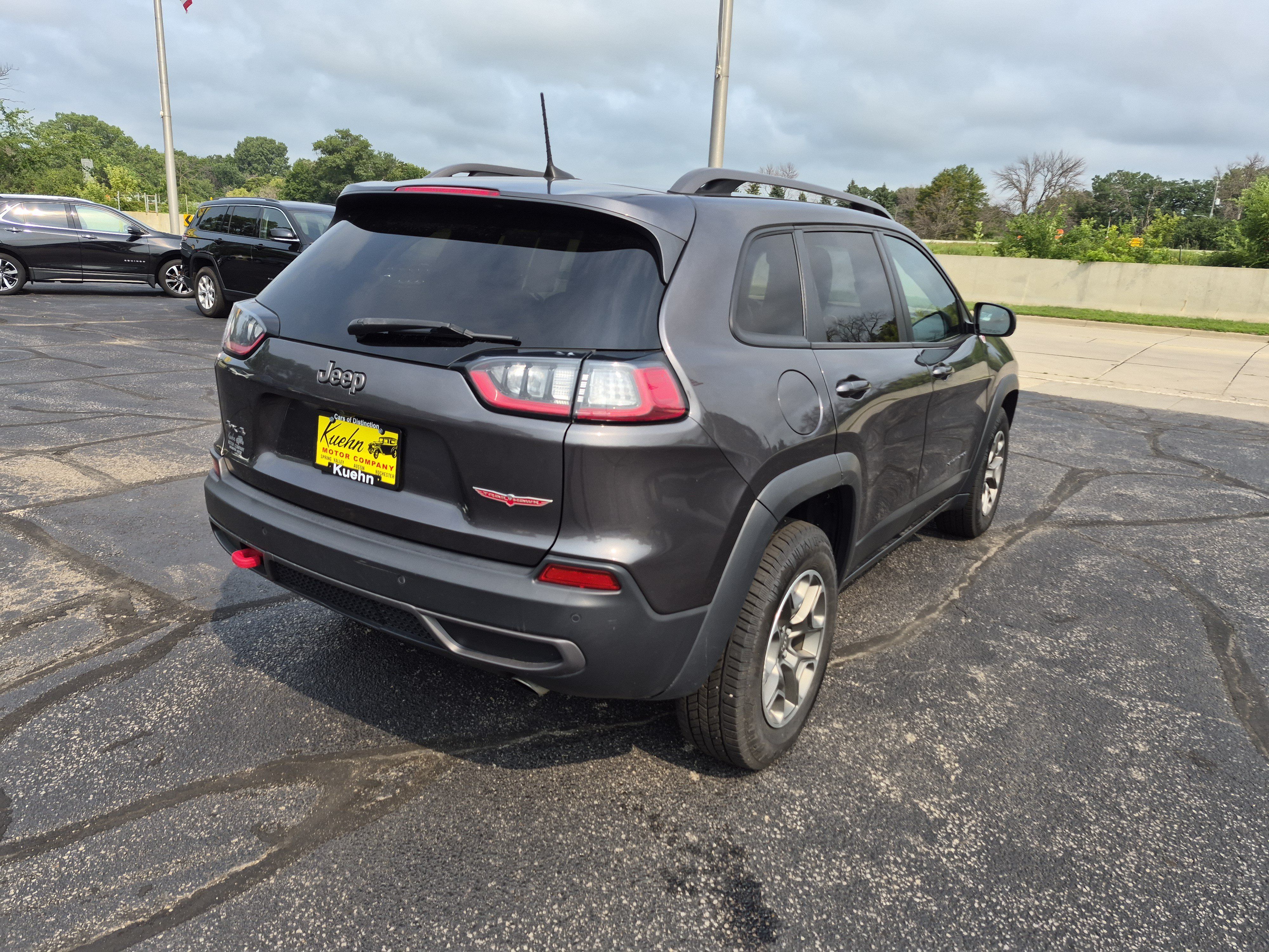 Used 2020 Jeep Cherokee Trailhawk AWD/4WD image 8