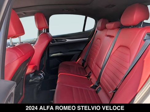 Used 2024 Alfa Romeo Stelvio Veloce AWD/4WD image 32
