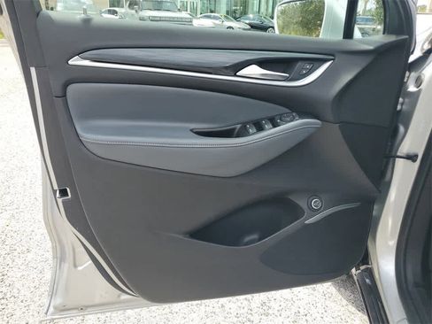 Used 2020 Buick Enclave Essence image 16