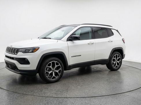Used 2025 Jeep Compass Limited image 3