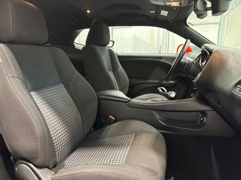 Used 2023 Dodge Challenger SXT w/ Blacktop Package image 29