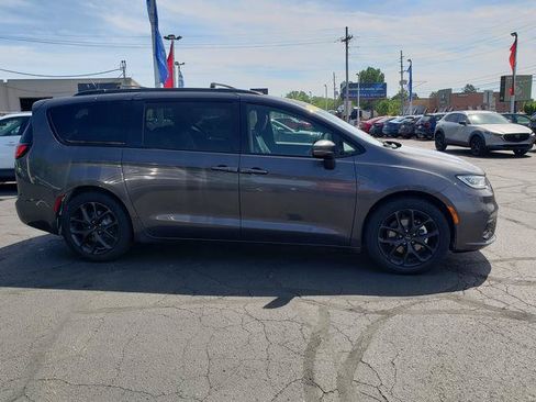 Used 2021 Chrysler Pacifica Touring-L w/ S Appearance Package FWD image 8