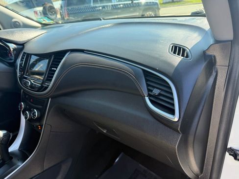 Used 2018 Chevrolet Trax LT w/ LT Convenience Package image 29