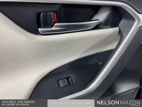 Used 2019 Toyota RAV4 Limited FWD image 20