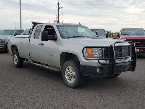 Used 2011 GMC Sierra 2500 SLE w/ SLE Preferred Package AWD/4WD image 7