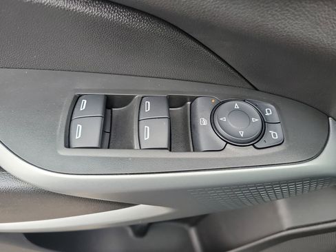 Used 2025 Chevrolet Trax LS image 25