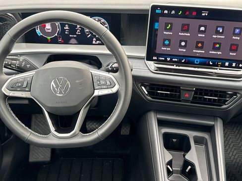 New 2026 Volkswagen Tiguan SE image 12