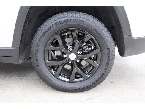 Used 2022 Jeep Grand Cherokee Limited RWD image 32