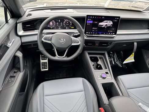 New 2026 Volkswagen Tiguan SE R-Line FWD image 8