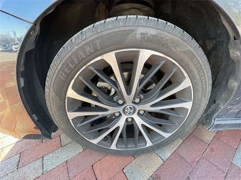 Used 2019 Toyota Camry SE image 6