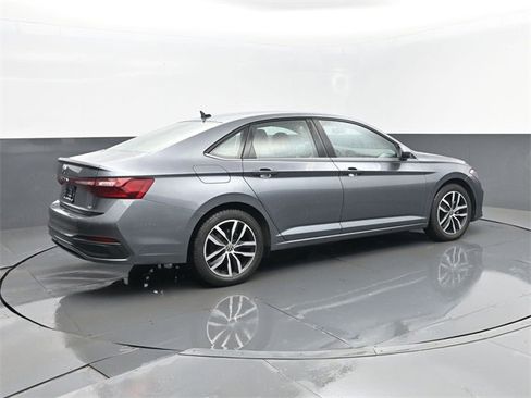 Used 2025 Volkswagen Jetta SE image 21