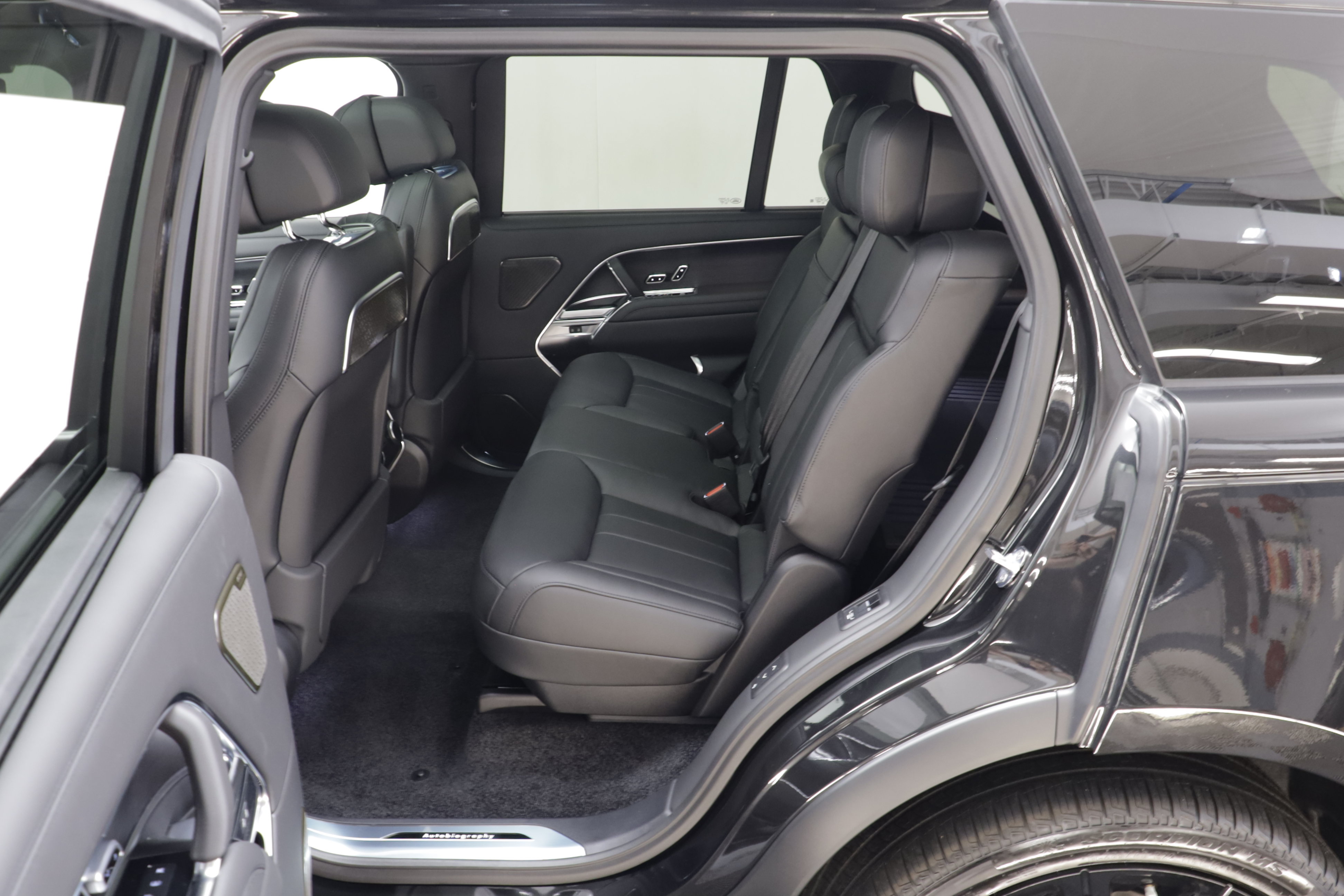 New 2026 Land Rover Range Rover Long Wheelbase Autobiography AWD/4WD image 16