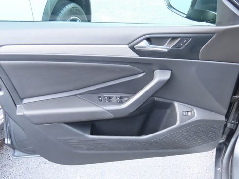 Used 2019 Volkswagen Jetta SE w/ Cold Weather Package image 21