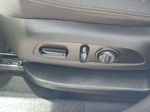 Used 2018 Chevrolet Equinox LT FWD image 16