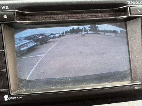 Used 2018 Toyota RAV4 XLE AWD/4WD image 18