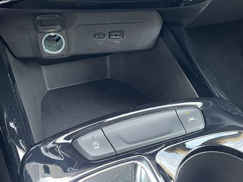 Used 2025 Chevrolet Trax LT image 27