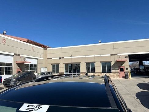 Used 2025 GMC Acadia Elevation image 5