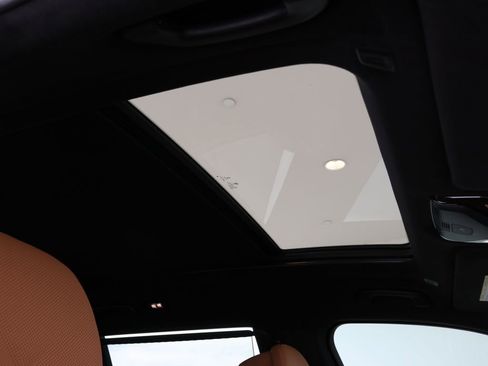 Used 2023 BMW X7 xDrive40i w/ M Sport Package AWD/4WD image 48