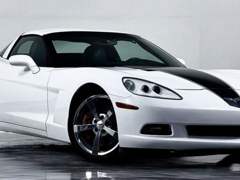 Used 2006 Chevrolet Corvette Coupe w/ Preferred Equipment Group image 2