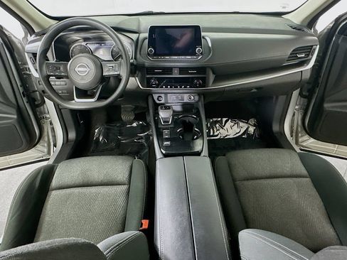 Used 2024 Nissan Rogue SV FWD image 16