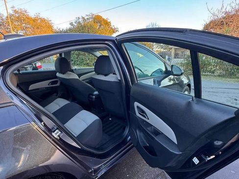 Used 2015 Chevrolet Cruze LS image 11