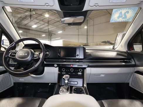 Used 2024 Kia Carnival LX image 27