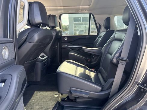 Used 2025 Lincoln Navigator Reserve AWD/4WD image 10