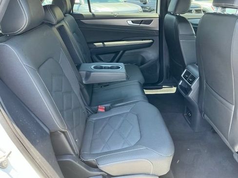 Used 2024 Volkswagen Atlas Cross Sport SE AWD/4WD image 20